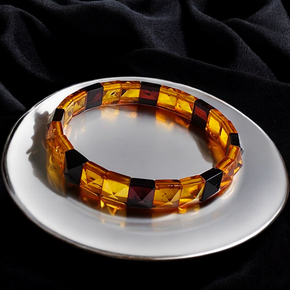 Vintage Faceted Amber Stretch Bracelet Pyramid Cut Panels Geometry